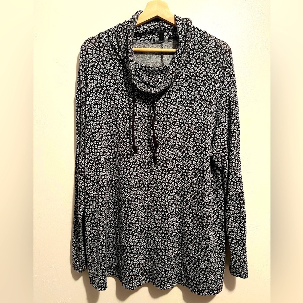 Lane Bryant Black Floral Cowl-Neck Sweatshirt Size 14/16 Loungewear Stretch Cozy